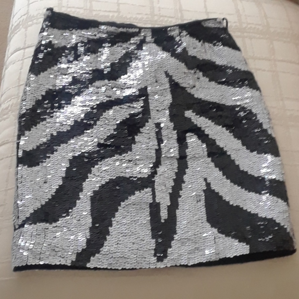 Black/white sequin skirt